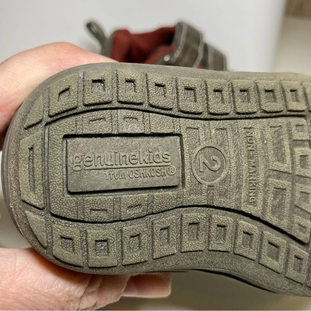 🌺 Genuine Kids OshKosh Infant Baby Size 2 Sneakers Two Strap